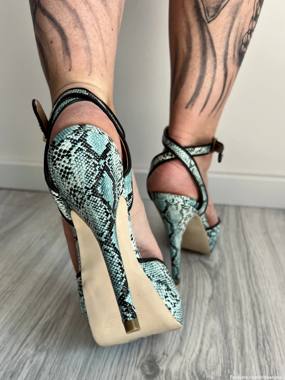 High Heels mit sexy Schlangenmuster
